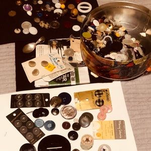 Antique & vintage tin of Grandmother’s Buttons…see pics
